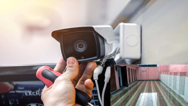 Azamgarh: DAV PG कॉलेज प्रशासन ने बाथरूम में लगा दिए CCTV कैमरे, वजह जान कर छात्रों के भी उड़ गए होश