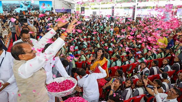 MP में बेटियों की बदल रही किस्मत, अब वित्तीय साक्षरता का भी पढ़ाया जाएगा पाठ: सीएम शिवराज