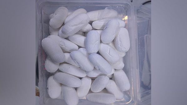 पेट के अंदर 11 करोड़ की कोकीन छिपाकर दुबई जा रहा था स्मग्लर, इंडियन अफसरों ने ऐसे दबोचा