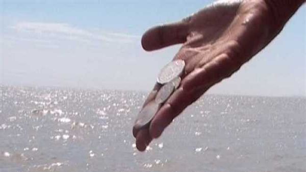 नदी में लोग सिक्के क्यों फेंकते हैं? अंधविश्वास नहीं यह है वैज्ञानिक कारण