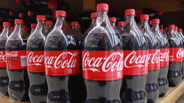 कैंपा कोला की एंट्री से 'ठंडा' मार्केट में छिड़ा प्राइस वार, कोका कोला ने घटाई कीमतें