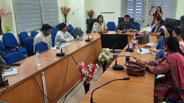 Neemuch में दीनदयाल रसोई योजना का लाभ जरूरतमंदों को दिलाने की पहल, कलेक्टर ने ली बैठक