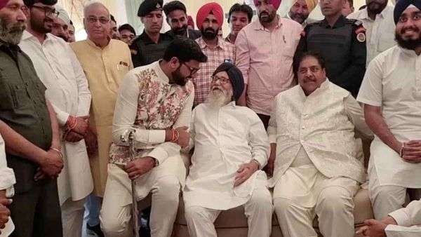 दिग्विजय चौटाला की शादी की रश्में शुरू, रामदेव, प्रकाश सिंह बादल समेत कई हस्तियां पहुंचीं