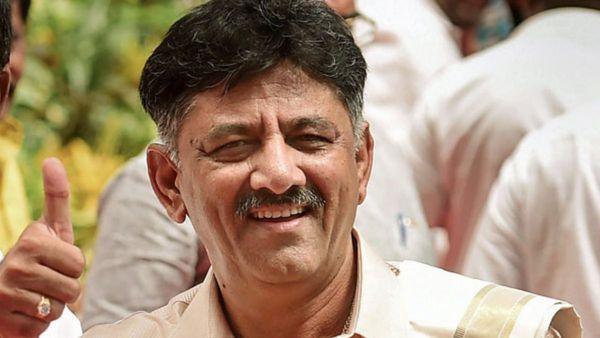 Karnataka: डीके शिवकुमार का दावा- येदियुरप्पा के आवास पर हमले के पीछे बीजेपी की अंदरूनी कलह