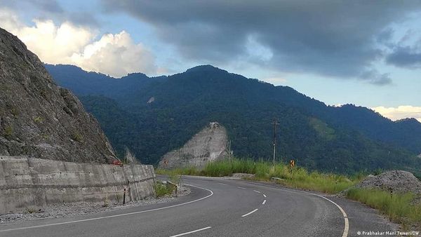 सड़क से फिर गुलजार होते दिबांग घाटी के गांव