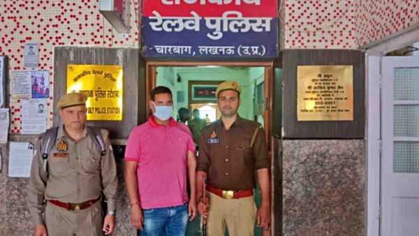 Indian Railway के टीटीई ने नशे में धुत्त होकर महिला यात्री पर पेशाब किया, आरोपी की नौकरी छिनी