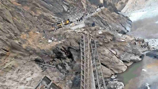 Himachal Bridge collapse: हमीरपुर में बनने से पहले ही ढह गया करोड़ों का पुल, किसी के हताहत होने की सूचना नहीं