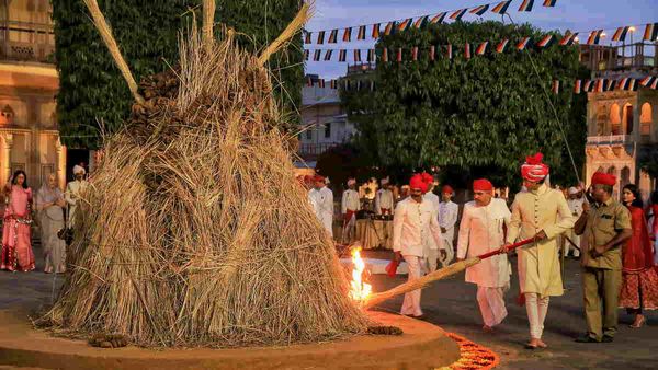 Holi Festival: ताप से सुवास का त्यौहार है होली