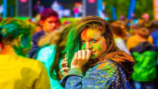 Happy Holi 2023 Wishes: 'जीवन में बिखरे प्रेम के रंग...', अपनों को होली पर दीजिए ये प्यार भरे मैसेज