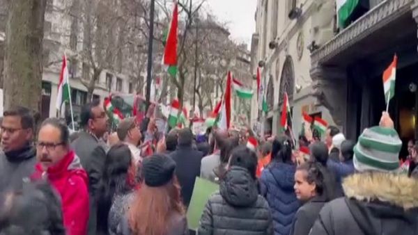 लंदन में तिरंगे के समर्थन में जुटे भारतीय, खुलकर किया खालिस्तान का विरोध