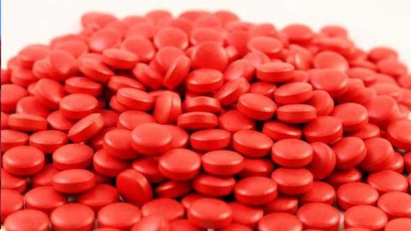 स्कूल में दोस्‍तों के साथ कंम्‍पटीशन करते हुए छात्रा निगल गई 45 आयरन की गोलियां, जानें फिर क्‍या हुआ