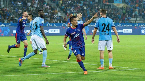 सुनील छेत्री ने किया गोल, पहले सेमीफाइनल में अपने घरेलू मैदान पर बेंगलुरु एफसी से हारी मुंबई सिटी एफसी