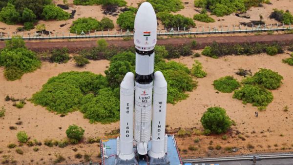 ISRO 26 मार्च को एक साथ लॉन्च करेगा 36 OneWeb सैटेलाइट, जानिए समय और इससे जुड़ी सभी जानकारी
