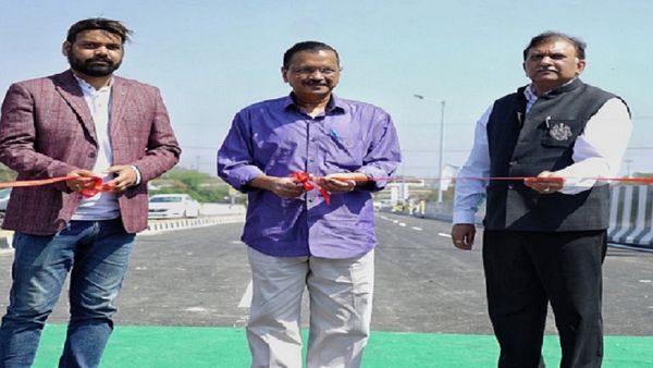 सीएम केजरीवाल ने किया दिल्ली-नोएडा आश्रम फ्लाईओवर का उद्घाटन, जानें कितना समय बचेगा