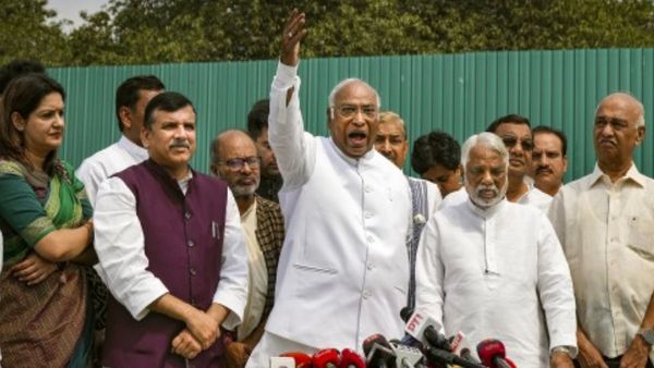 'संसद में हम जब-जब अडानी का मुद्दा उठाते हैं, माइक बंद कर दिया जाता है', मल्लिकार्जुन खड़गे का बड़ा आरोप