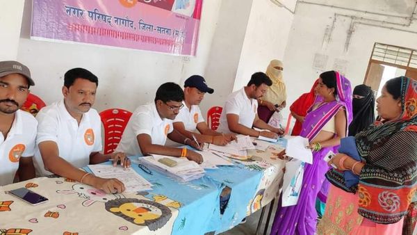 MP News: सतना जिले में Ladli Behna Yojana के 750 जगह लगे कैंप, 4 हजार से ज्यादा बहनों का हुआ पंजीयन