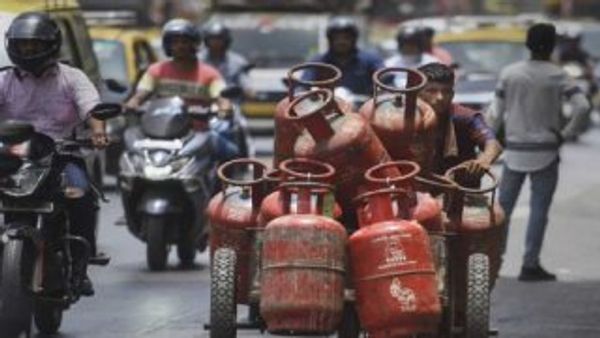 Rules Change 1st March: बढ़ गए LPG के दाम, आज से बदल गए ये नियम,जिनका होगा सीधा जेब पर असर
