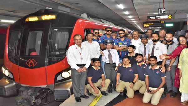 IPL 2023: लखनऊ सुपर जायंट्स का हौसला बढ़ाने के लिए तैयार है मेट्रो, LSG प्लेयर्स ने पहली ट्रेन को किया रवाना