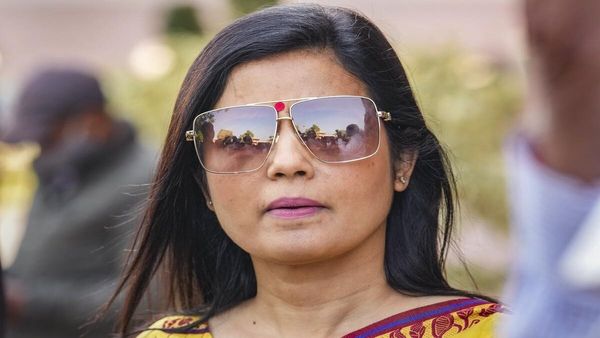 Mahua Moitra: दूसरों की पढ़ाई पर सवाल, लेकिन सांसद महुआ मोइत्रा खुद कितनी पढ़ी-लिखी हैं? जानें