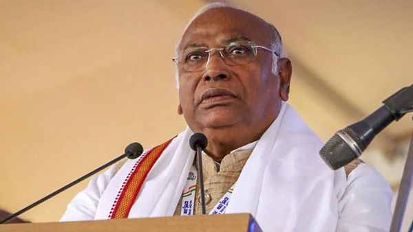 'अयोग्य ठहराने के लिए BJP ने हर हथकंडा अपनाया', Rahul Gandhi Disqualification पर कांग्रेस का पहला रिएक्शन