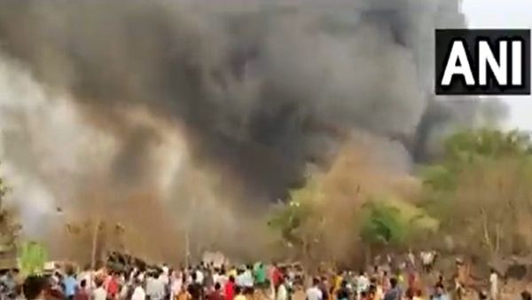 Mumbai Slum Fire: मुंबई के मलाड की झुग्गियों में भीषण आग, मौके पर 6 दमकल की गाड़ियां पहुंची