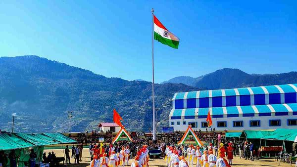 जम्मू-कश्मीर: सेना ने डोडा में फहराया 100 फीट ऊंचा तिरंगा, चिनाब घाटी में दूसरा हाई-मास्ट फ्लैग