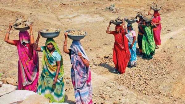 Rural Unemployment: समावेशी विकास पर जोर, तो मनरेगा की क्यों काट रहे डोर?