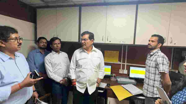 Power Crisis UP: बिजली कर्मियों की हड़ताल का दूसरे दिन आंशिक असर, सख्ती के मूड में सरकार