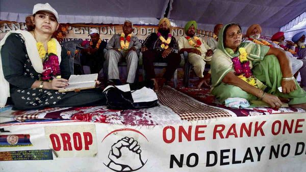 One Rank One Pension: सुप्रीम कोर्ट ने तय की भुगतान की डेडलाइन, 25 लाख पूर्व सैनिकों को मिलेगी राहत
