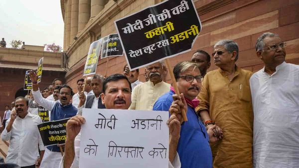 Budget Session 2023: राहुल गांधी के लंदन वाले भाषण पर भारी हंगामा, लोकसभा-राज्यसभा स्थगित