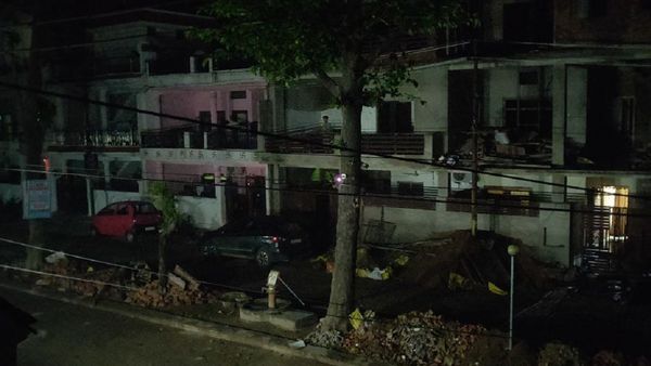 Power Crisis in UP: सैकड़ों कर्मचारी बर्खास्त, बिजली-पानी को तरसे लोग, यूपी में मुश्किल हुए हालात