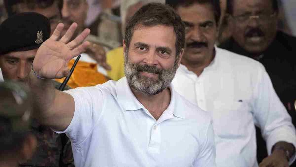 अयोग्य घोषित हुए कांग्रेस नेता Rahul Gandhi, लालू और जयललिता समेत इनपर गिर चुकी है अयोग्यता की गाज