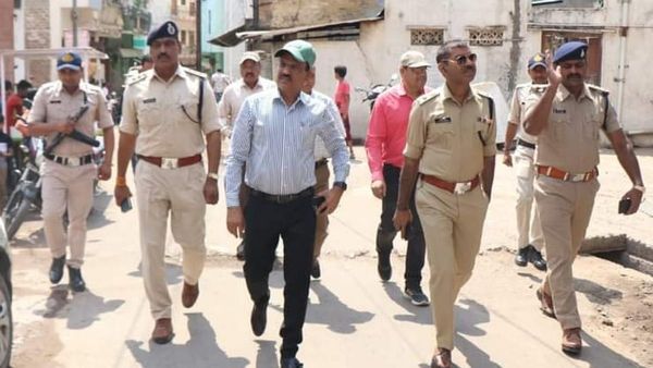 Khargone: Ram navmi पर निकलेगा जुलूस, कलेक्टर-एसपी ने पैदल मार्च कर जाना व्यवस्थाओं का हाल