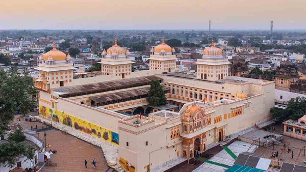 Orchha: होली खेलने गर्भगृह से बाहर आते हैं 'रामराजा सरकार', चांदी की पिचकारी से डालते हैं रंग