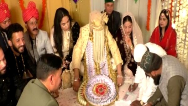 हिंदू-मुस्लिम एकता की मिसाल, इस्लामिक रीति-रिवाजों से मंदिर में हुआ मुस्लिम कपल का निकाह