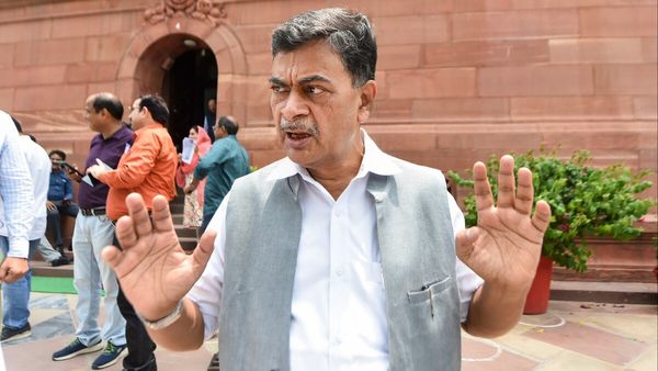 'सुनिश्चित करें, गर्मियों में ना कटे बिजली...', सरकार ने बिजली कंपनियों को कार्रवाई करने का दिया निर्देश