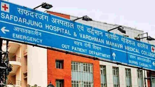 Cash For Treatment Scam: सफरदरजंग अस्पताल के न्यूरोसर्जन समेत 5 अरेस्ट, सर्जरी के बदले पैसे ऐंठने का है आरोप