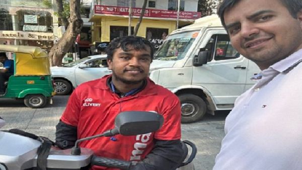 इलेक्ट्रिक स्कूटर से जोमैटो डिलीवरी एजेंट ने 9 महीने में बचाए 1 लाख रुपये, OLA CEO ने की जमकर तारीफ