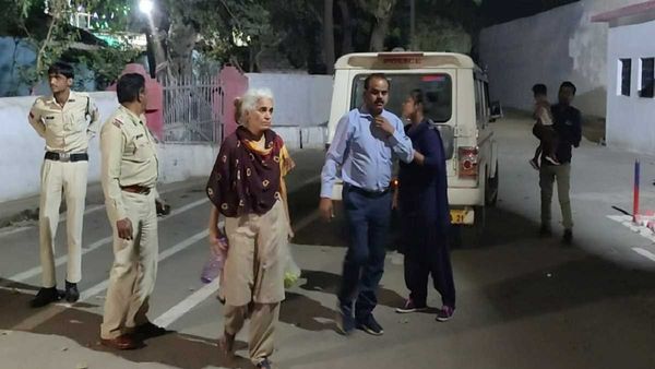 Board Exam. पेपर लीक मामलाः घर के बाहर ताला डालकर अंदर ही छिपी थी सरगना, गिरफ्तार