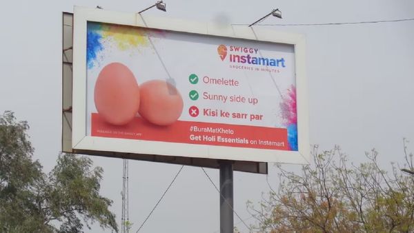 Swiggy: स्विगी के 'अंडे' वाले विज्ञापन पर बवाल, लोगों ने बताया 'हिंदूफोबिक', साध्वी प्राची ने छेड़ी मुहिम