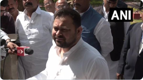 'भाजपा के साथ हैं तो आप राजा हरिश्चंद्र होंगे', पूर्व CM राबड़ी देवी आवास पहुंची CBI तो बोले तेजस्वी यादव