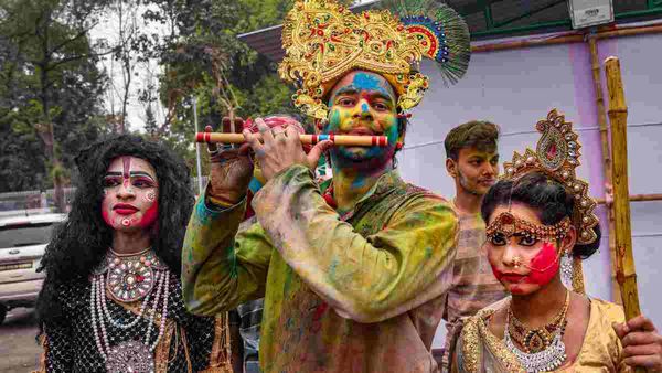 Tej Pratap Yadav के सरकारी बंगले में हुई लाखों की चोरी, वृंदावन से आए लोक कलाकारों पर जताया शक