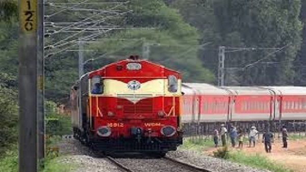 Indian Railway: दोहरीकरण कार्य के चलते एक दर्जन से अधिक ट्रेनें प्रभावित, देखें पूरी शेड्यूल