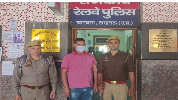 टीटीई ने ट्रेन में महिला के ऊपर किया पेशाब, यात्रियों ने पहले जमकर पीटा, फिर किया जीआरपी के हवाले