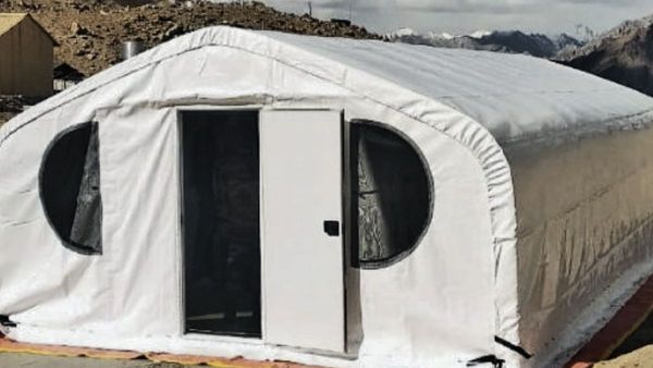 लग्जरी सुविधाएं छोड़ 3 सालों से टैंट के अंदर रह रहा ये बच्चा, कारण जानकर नम हो जाएंगी आंखें