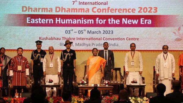 भोपाल में धर्म-धम्म सम्मेलन: राष्ट्रपति द्रोपदी मुर्मू बोलीं- धर्म की आधारशिला पर टिकी हुई है पूरी मानवता
