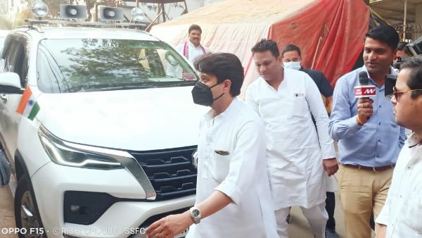 भोपाल में अचानक संघ कार्यालय पहुंचे ज्योतिरादित्य सिंधिया, चुनाव से पहले MP में सियासत का पारा हुआ गर्म