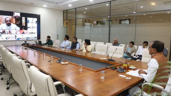 सीएम शिवराज ने कहा- खदान संचालन में पंचायतों की भूमिका बढ़ाएं, राजस्व लक्ष्य बढ़ाने के दिए निर्देश