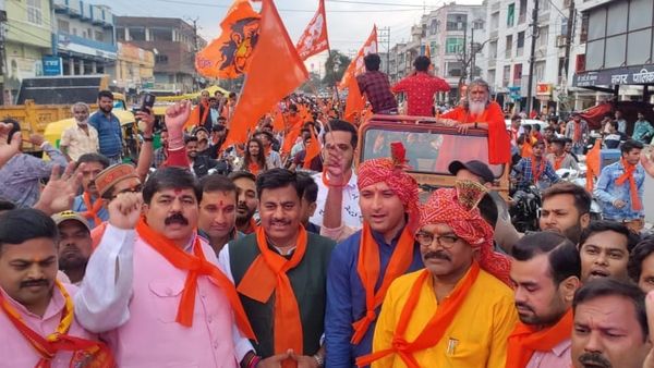 Bhopal News: भगवा यात्रा में सेवादारों ने संभाली ट्रैफिक व्यवस्था, काजीकैंप से दो मिनट में निकल गई एंबुलेंस