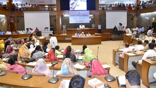 Bhopal News: भोपाल नगर निगम में पार्षदों की मांग पर 5 लाख तक टेंडर होंगे ऑफलाइन, जनप्रतिनिधियों में दिखी खुशी